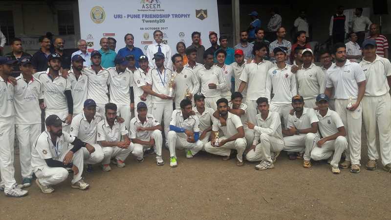 Both teams posing with trophy and Chief guest